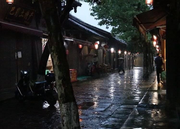救援摄影师男孩